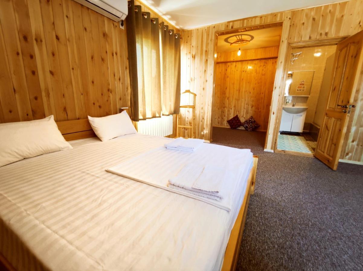 Silkroad Guesthouse Biskek Kültér fotó