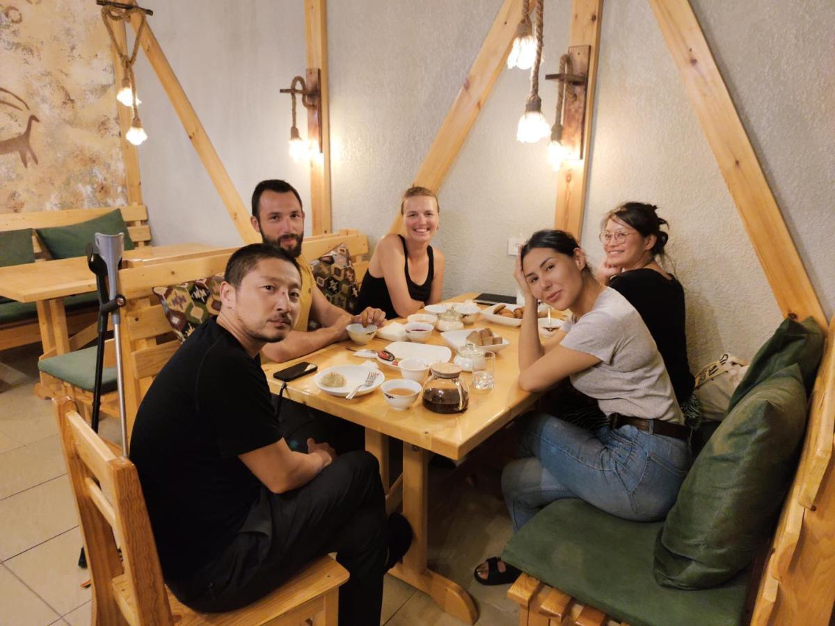 Silkroad Guesthouse Biskek Kültér fotó
