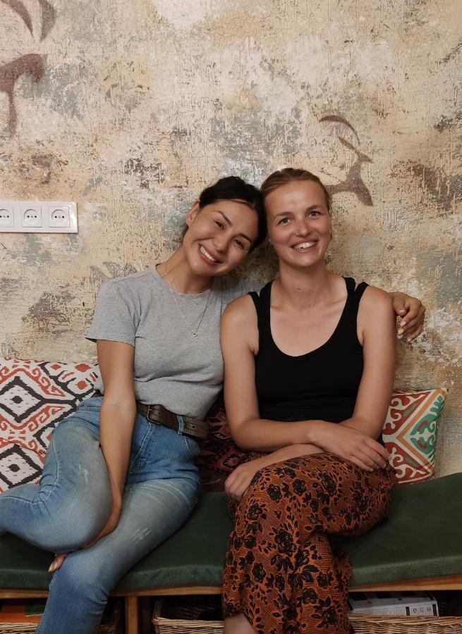 Silkroad Guesthouse Biskek Kültér fotó