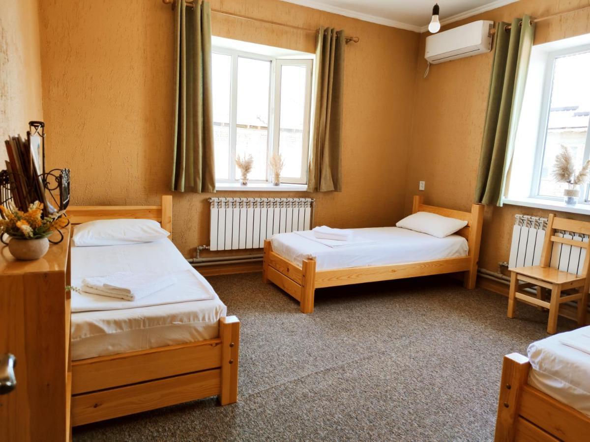 Silkroad Guesthouse Biskek Kültér fotó