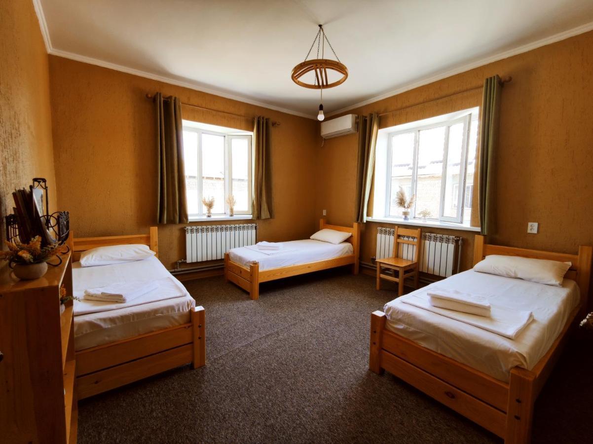 Silkroad Guesthouse Biskek Kültér fotó