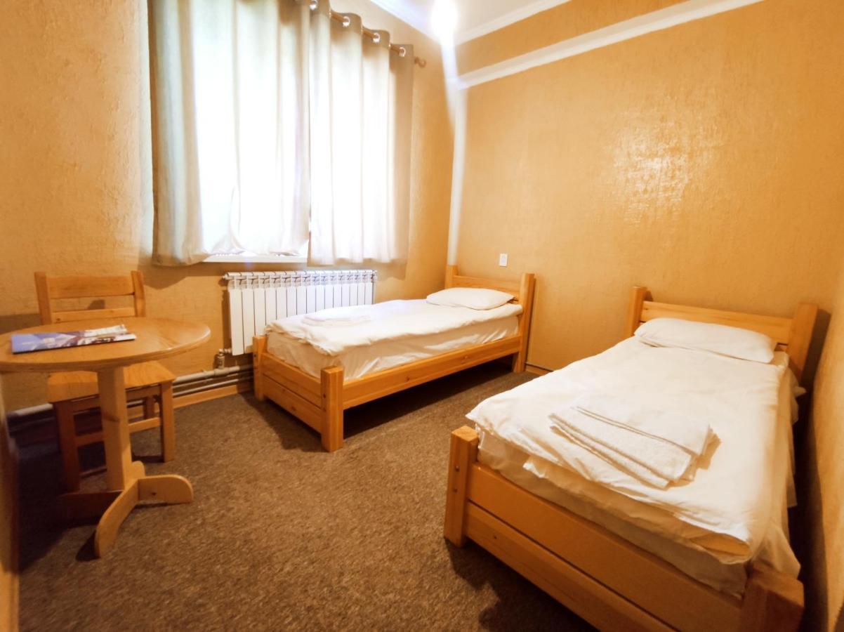 Silkroad Guesthouse Biskek Kültér fotó