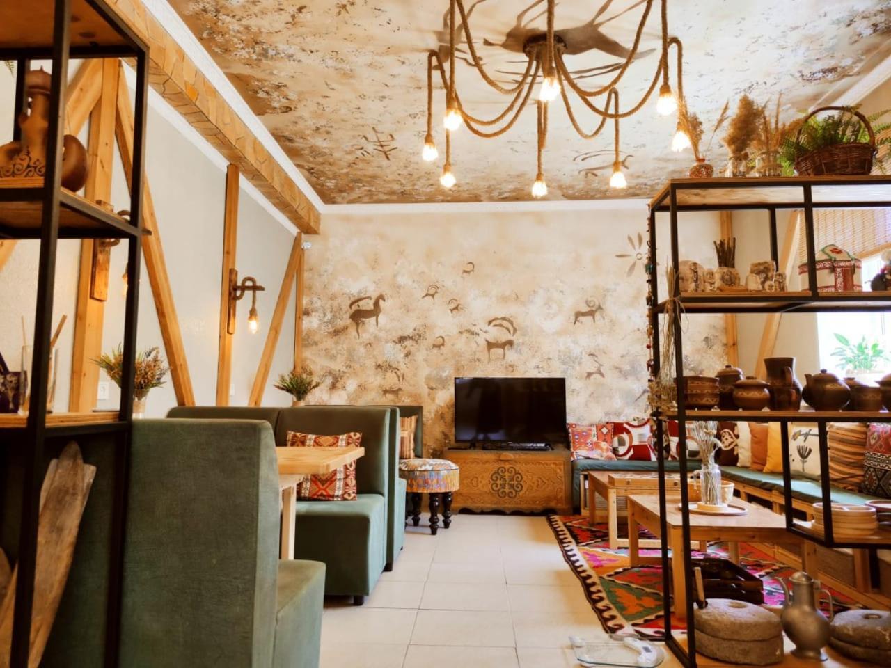 Silkroad Guesthouse Biskek Kültér fotó