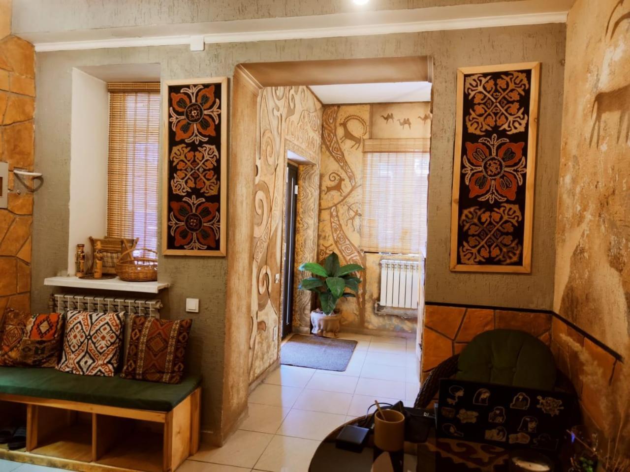Silkroad Guesthouse Biskek Kültér fotó
