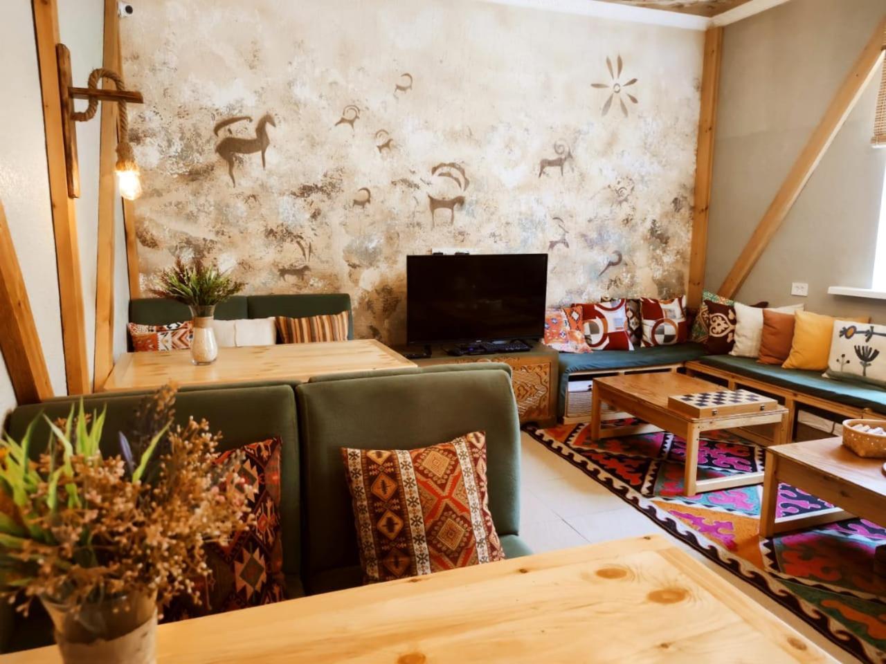 Silkroad Guesthouse Biskek Kültér fotó
