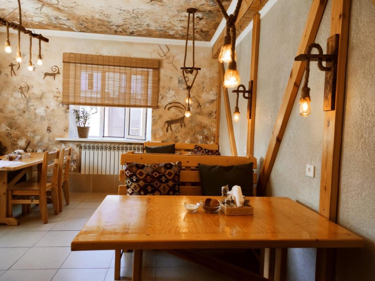 Silkroad Guesthouse Biskek Kültér fotó